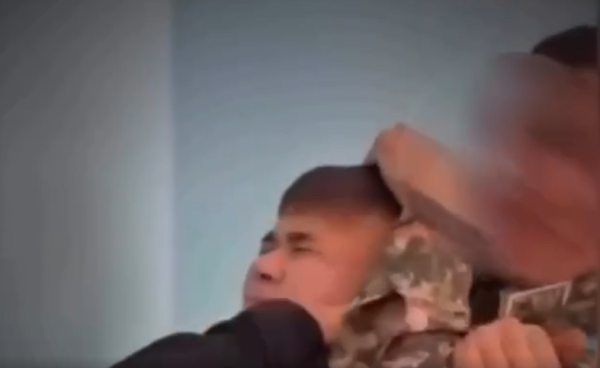 &laquo;Жас Ұланда&raquo; курсанты қорқытып, азаптап видеога түсірген