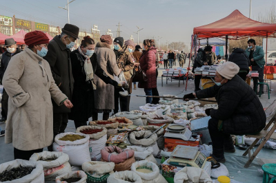 "Дәстүрлі базарды ығыстырған онлайн сауда": Маркетплейстер инфляцияны күшейтіп отырғаны рас па?