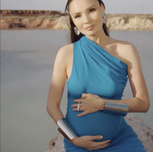 &quot;Хайп, тағы да пранк&quot;: Бесінші сәбиіне жүкті екенін айтқан Жұлдыз Әбдікәрімова тағы да елді шулатты