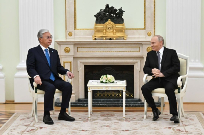 Тоқаев пен Путин Кремльде бейресми кездесу өткізді