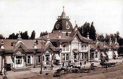 Тұрғындар ғимараттың тағдырына алаңдаулы: Алматының тарихи мұрасы "Қызыл-Таң" кімнің қолына өтті?