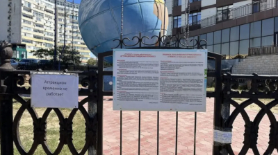 Ақтауда екі бала жарақат алды: әткеншек уақытша жабылды