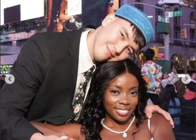 Америкалық отбасы асырап алған қазақ баласы қара нәсілді қызға үйленді