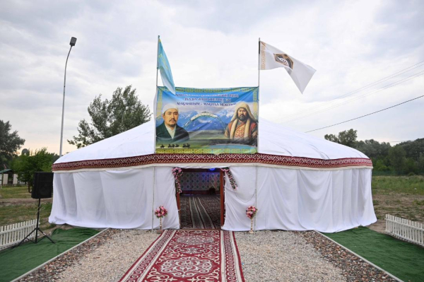 Абай тойына тігілген ақшаңқан үй