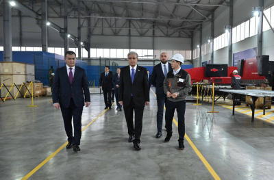 Мемлекет басшысы Tausogar зауытының жұмысымен танысты