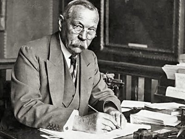 Конан Дойлдың Шерлок Холмсы қандай кейіпкер?