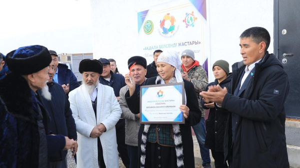 Арыстықтар асарлатып мұқтаж отбасыға баспана салып берді