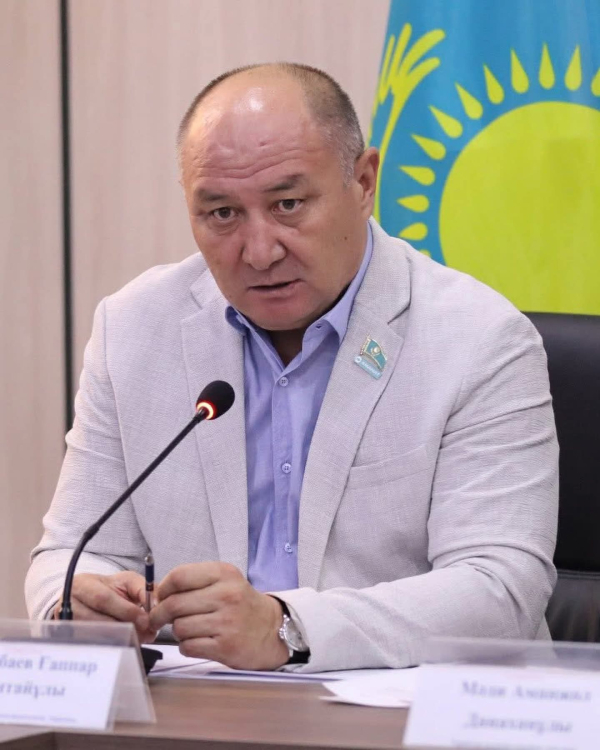 Түркістан қалалық мәслихатының мәжіліс залында тұрақты комиссияның отырысы өтті