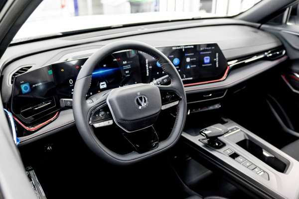 Қозғалтқыш, "қысқы пакет" және мырышпен өңдеу: CS35 MAX моделі X5 Plus нұсқасынан несімен өзгеше?