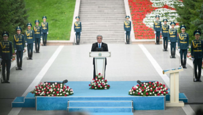 Президент Мемлекеттік ту көтеру рәсіміне қатысты