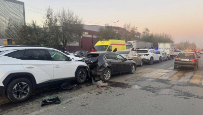 Семейде бес автокөліктің қатысуымен жаппай жол апаты болды
