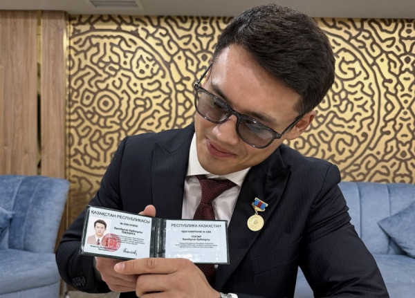 &ldquo;Атақ-даңқ қызық емес&ldquo;. Еңбек сіңірген қайраткер атанған Еркебұлан Тоқтар жұрттың сынына жауап берді