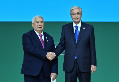 Форумда Жұмысшы мамандықтары жылына орай еңбек адамдарына айрықша құрмет көрсетілді