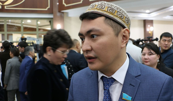 «Жылдағыдай Түркияға, виза берсе Еуропаға»: депутат Мұқаев қайда демалатынын айтты (ВИДЕО)