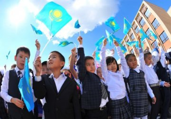 Қазақ тілінде білім беру деңғейі көш басында!