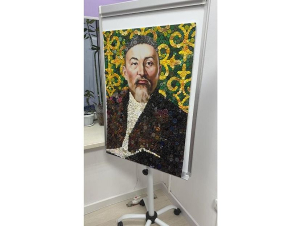 Астанада балабақша бүлдіршіндері түймеден Абай Құнанбайұлының портретін дайындап шықты