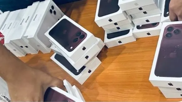 Сотни iPhone 18 пытались провезти через аэропорт Астаны