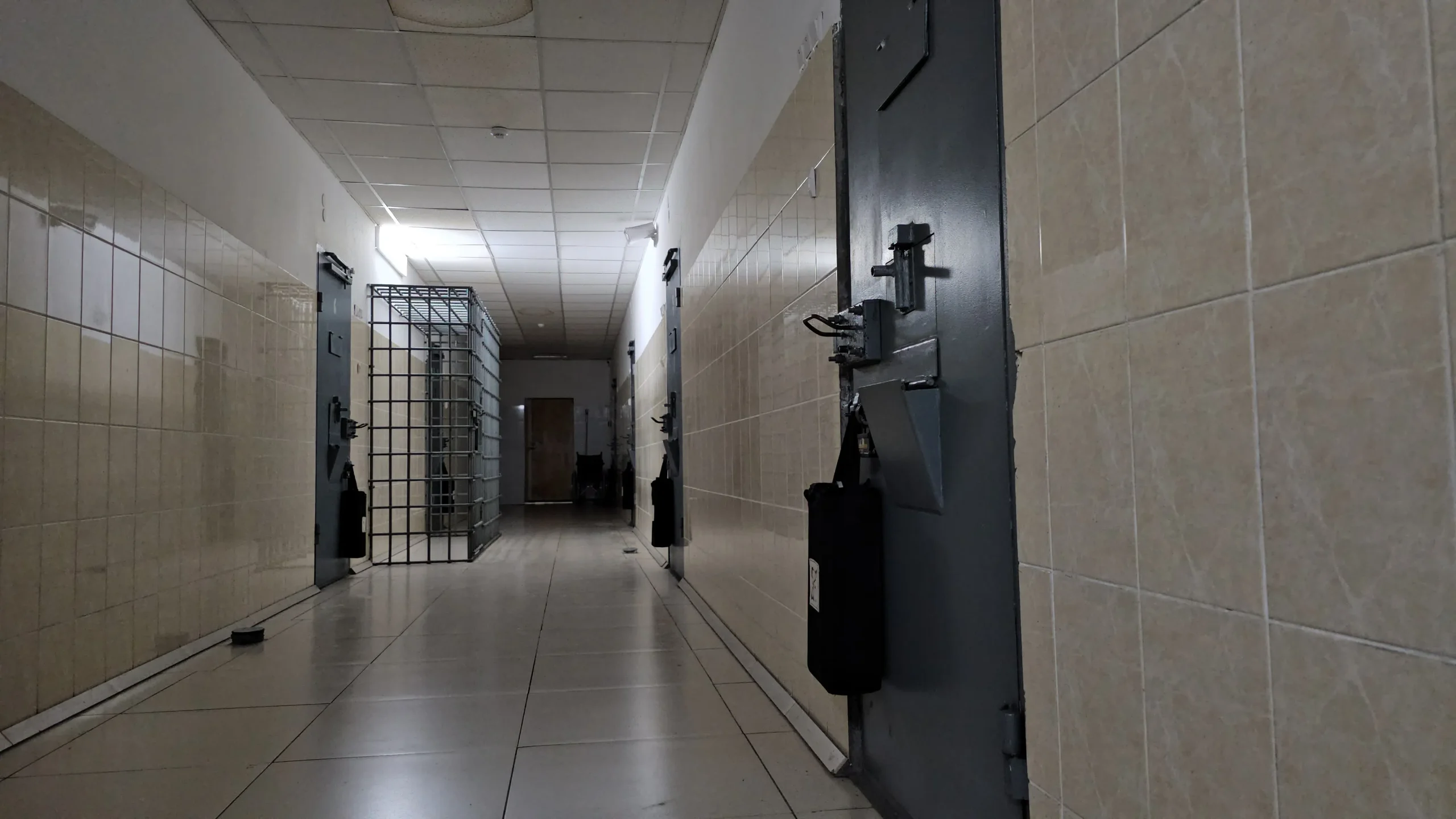 Сотни казахстанских осужденных “трудоустроили” ради красивой отчетности