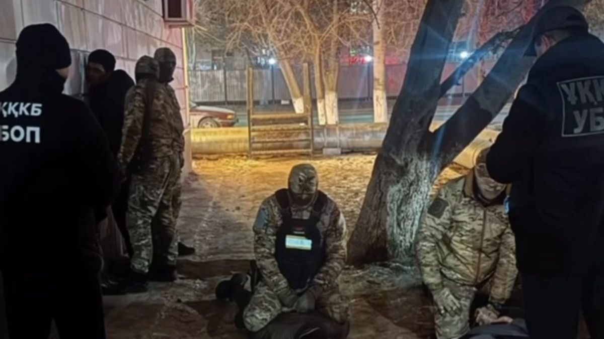 Қызылордада кәсіпкерлер мен тұрғындардан ақша бопсалаған топ ұсталды