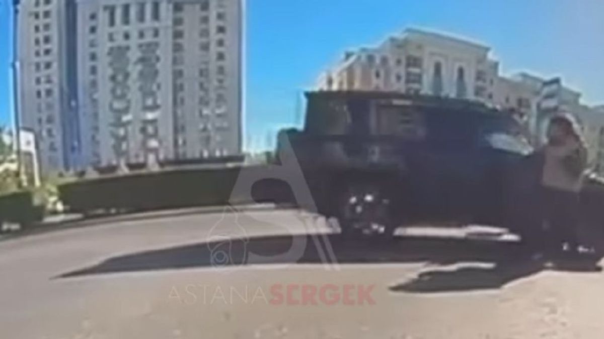 Астанада жаяу жүргіншіні көлік қақты: жүргізуші тоқтамай кетіп қалған (видео)