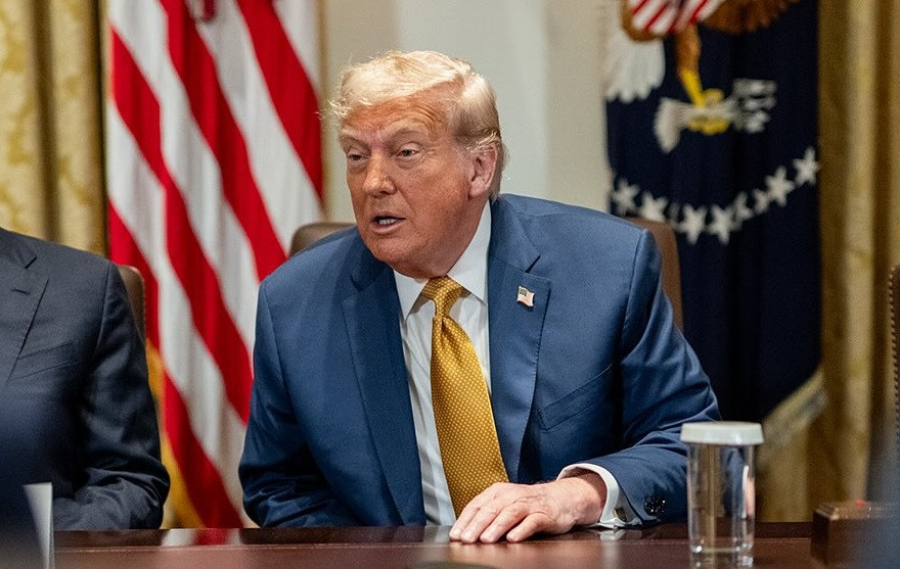 Трамп тағы да денсаулығына байланысты қоғам назарына ілікті
