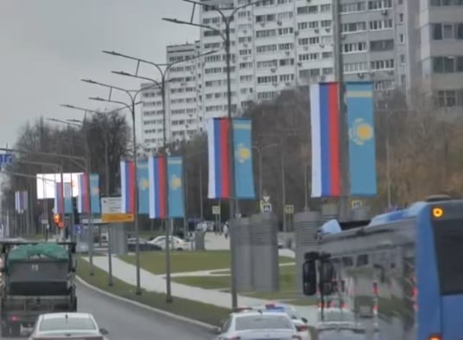 Еліміздің туы Мәскеу көшелерінде желбіреп тұр