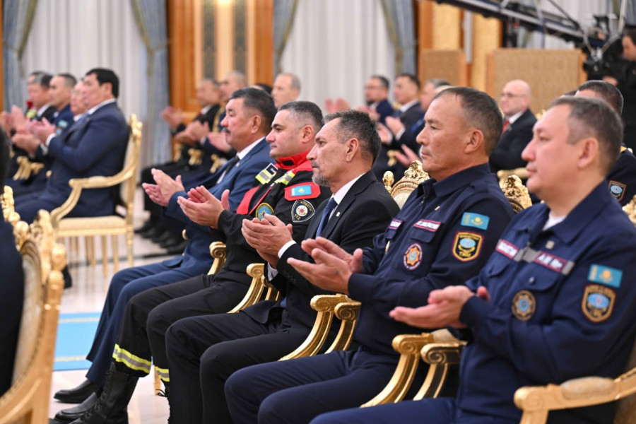 “Ерлікке бергісіз нағыз еңбекті өз көзіммен көрдім“. Тоқаев құтқарушыларды құттықтады