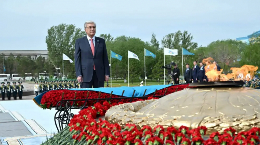 Тоқаев қазақстандықтарды Жеңіс күнімен құттықтады
