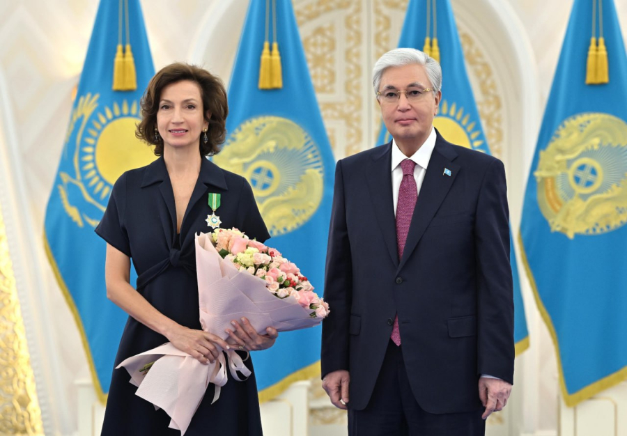 Президент ЮНЕСКО-ның бұрынғы Бас директорын Qoja Ahmet Yasaui орденімен марапаттады