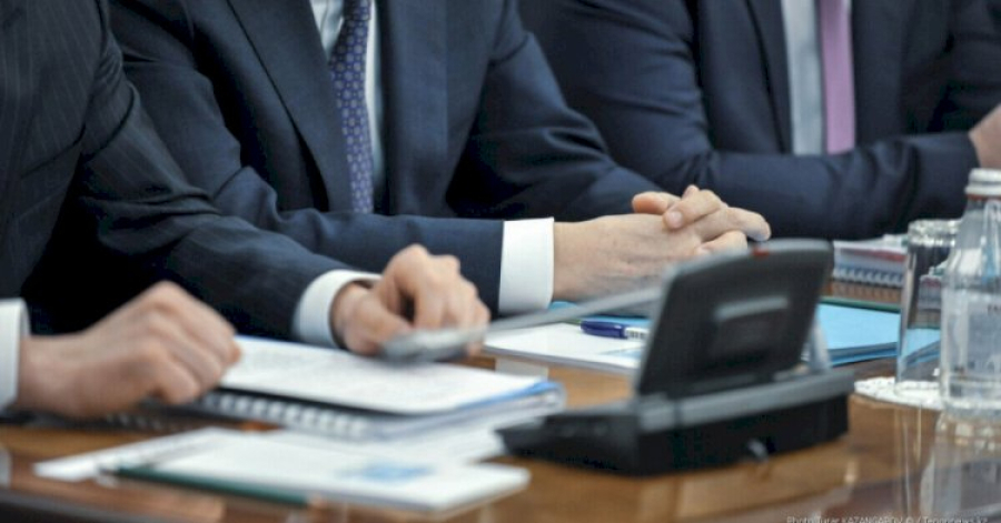 Мемқызметкерлердің бизнеспен айналысуына рұқсат етіледі