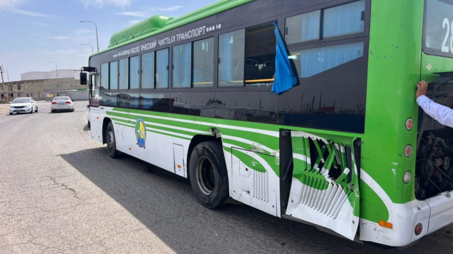 Атырауда автобус қаққан 6 жасар бала оқиға орнында көз жұмды
